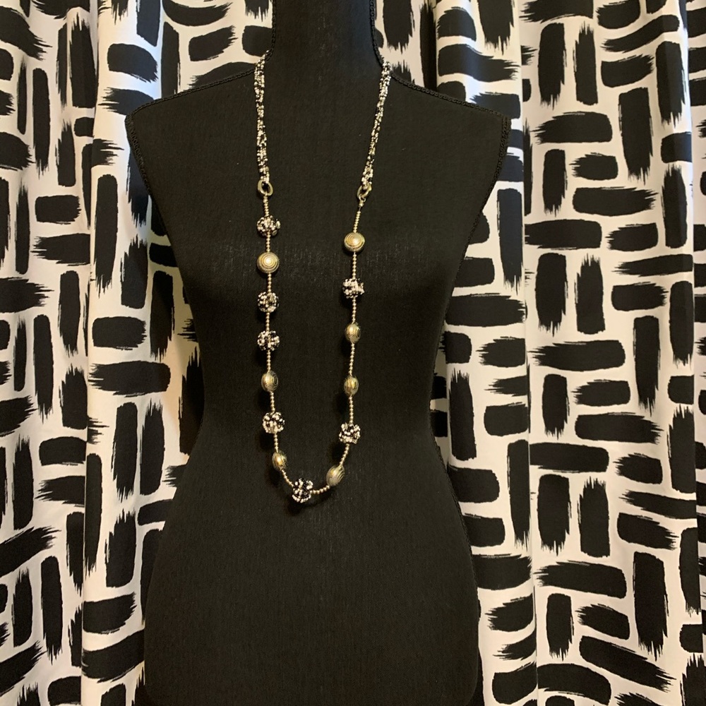 NWOT Beaded silver necklace
